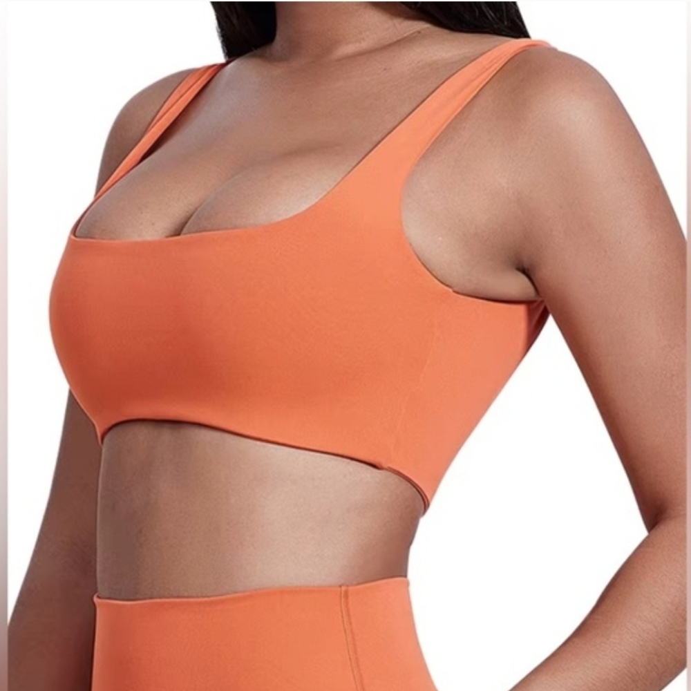 Girlfriend Collective Tommy Cropped Bra